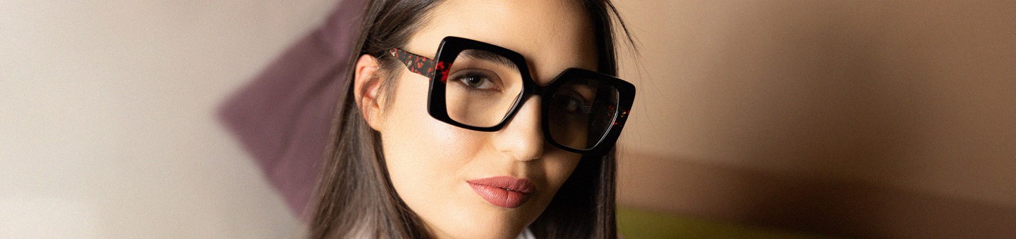 Scopri gli occhiali Enox da donna in tutte le meravigliose varianti.